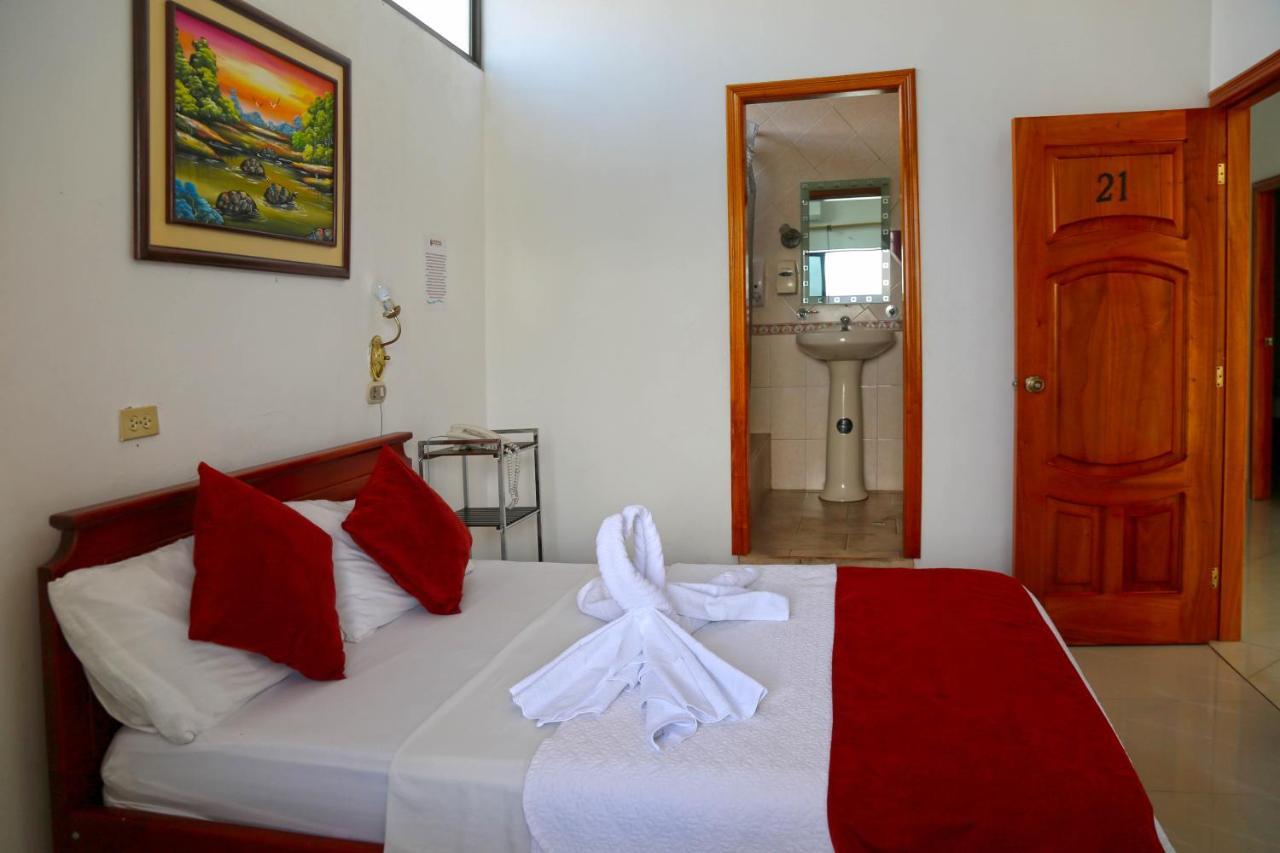 Hostal Sir Francis Drake Puerto Ayora  Esterno foto