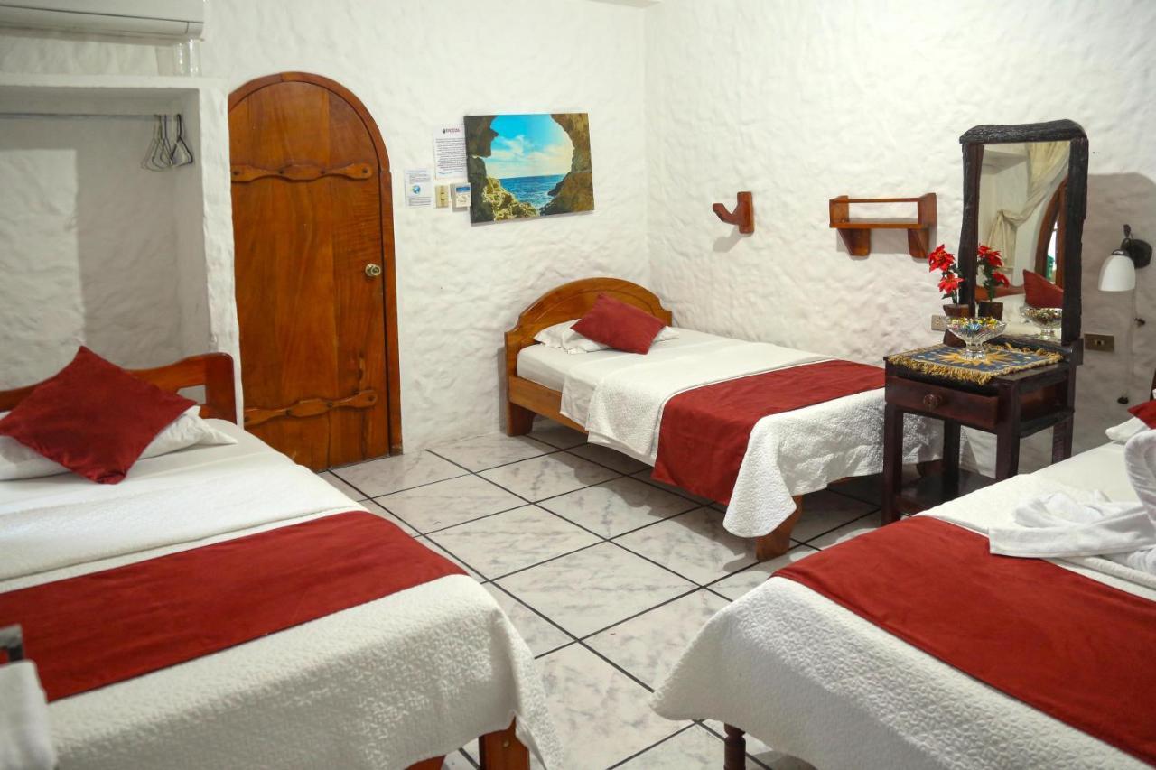 Hostal Sir Francis Drake Puerto Ayora  Esterno foto