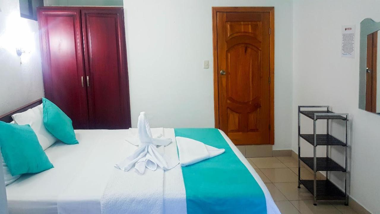 Hostal Sir Francis Drake Puerto Ayora  Esterno foto